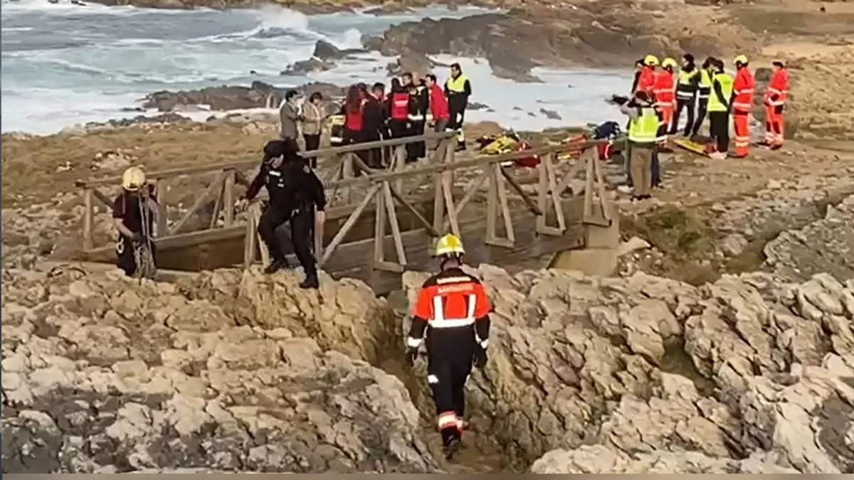 Quatro pessoas morrem após desabamento de passarela em praia na Espanha