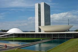Iminência de delação de Daniel Vorcaro causa pânico em Brasília e ameaça os Três Poderes