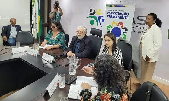 Lula sanciona lei que dá reajuste salarial e amplia bônus para servidores federais